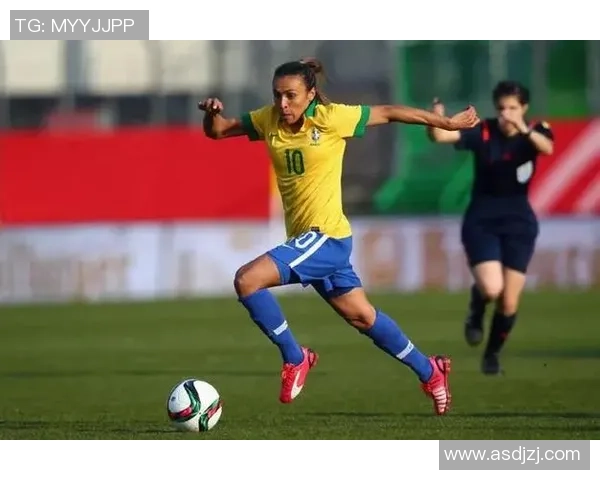 足球明星的女儿在比赛中大放异彩成功进球引发热议